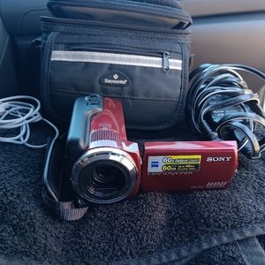 SONY DCR-SR47 Handycam Digital Video Camera / Camcorder - 60x / 60GB - Excellent